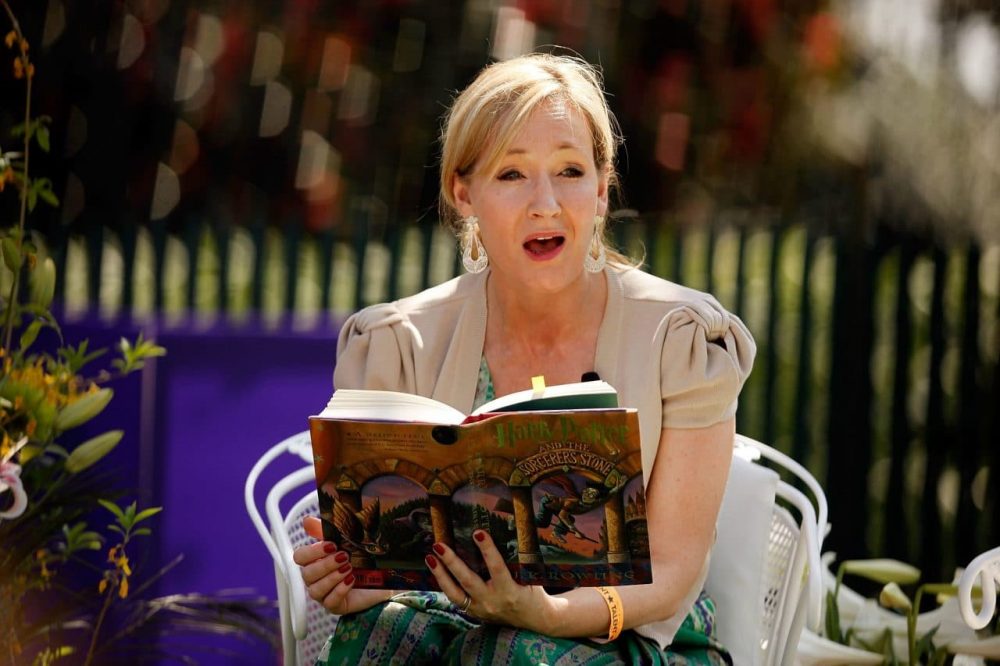 J.K.Rowling và câu thần chú chạm đến vương miện tỷ phú j.k.rowling no luc kien tri de thay doi cuoc doi e1605191722942 - J.K.Rowling và câu thần chú chạm đến vương miện tỷ phú