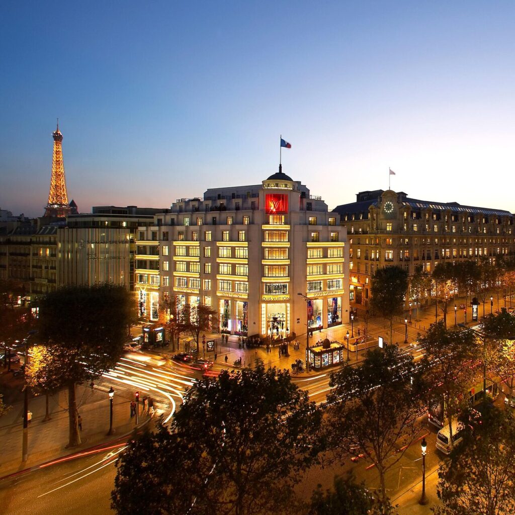 louis vuitton LV store Champs Elysees DI2 1024x1024 - Paris: Kinh đô ánh sáng được dưỡng nuôi bằng suối nguồn văn hóa