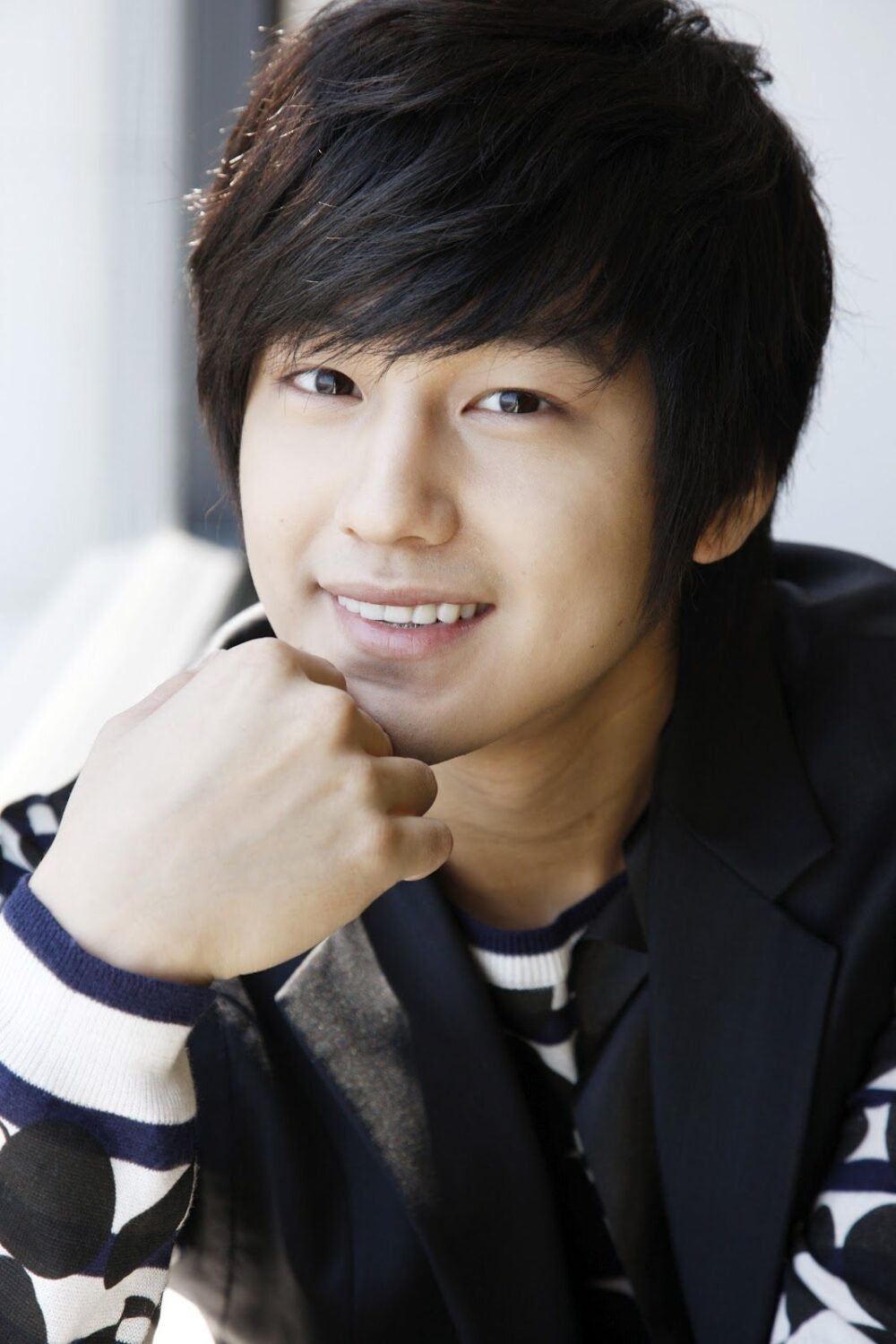 Kim Bum: Bạch mã hoàng tử với sự nghiệp và tình duyên đầy thăng trầm nam dien vien co niem dam me voi nghe thuat tu rat som e1606074363185 - Kim Bum: Bạch mã hoàng tử với sự nghiệp và tình duyên đầy thăng trầm