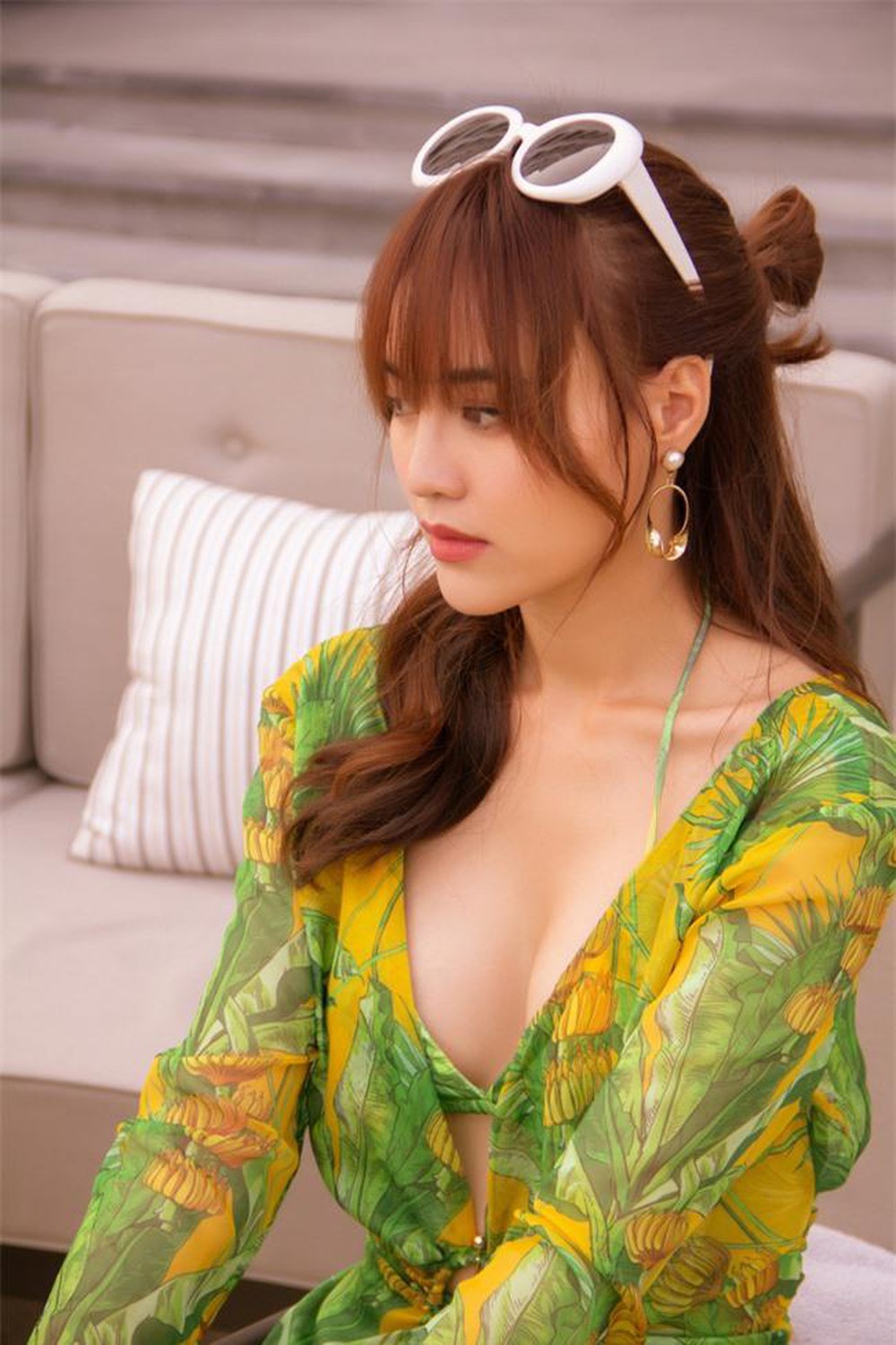 Ninh Dương Lan Ngọc trong vai cô nàng MC nổi tiếng nhiều thị phi