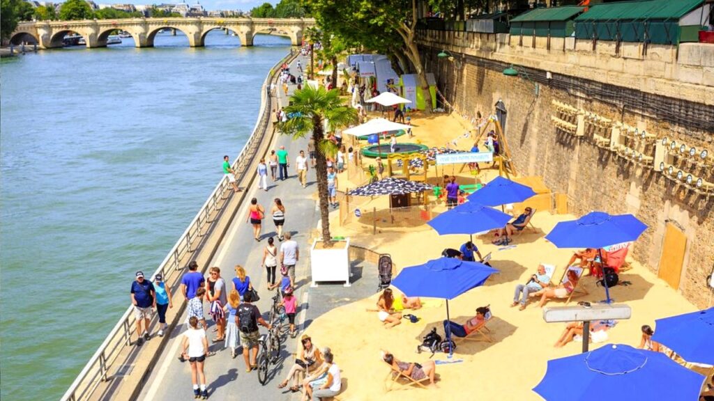 paris plage 2020 bord 1024x576 - Paris: Kinh đô ánh sáng được dưỡng nuôi bằng suối nguồn văn hóa