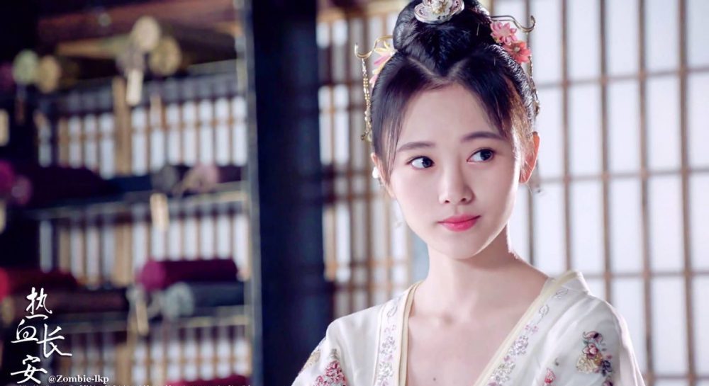 Cúc Tịnh Y: “Mỹ nữ bốn nghìn năm” với sự nghiệp không nhiều dấu ấn vai dien trong nhiet huyet truong an la su bien hoa hiem hoi trong su nghiep cua co e1604973357539 - Cúc Tịnh Y: “Mỹ nữ bốn nghìn năm” với sự nghiệp không nhiều dấu ấn