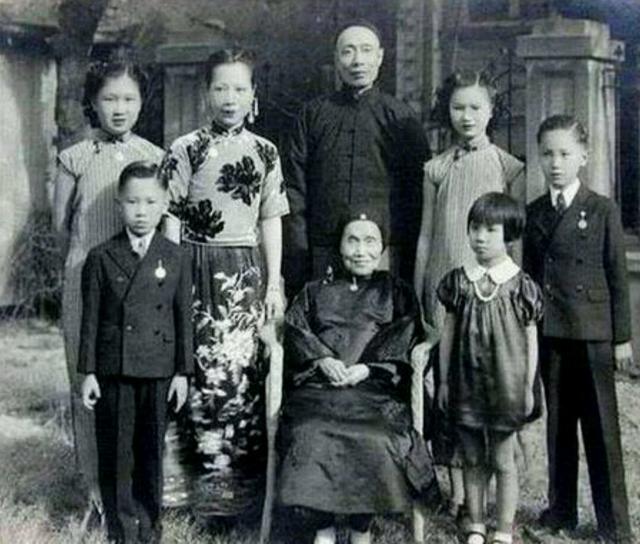 Trương Ái Linh sinh trưởng trong một gia đình trâm anh thế phiệt