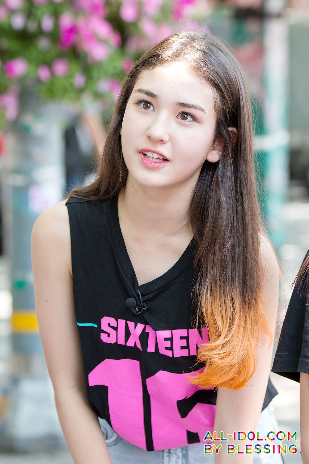 Somi: “Bông hồng lai” đầy tiềm năng của làng âm nhạc Hàn Quốc somi sixteen - Somi: “Bông hồng lai” đầy tiềm năng của làng âm nhạc Hàn Quốc