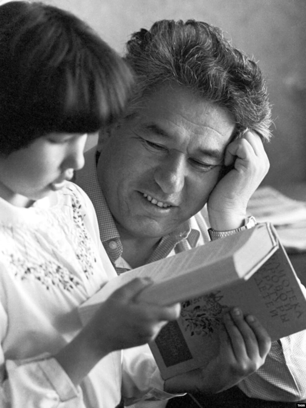 Aitmatov: Báu vật không thể thay thế của văn chương van chuong mang chat tinh va chat tho e1609429498343 - Aitmatov: Báu vật không thể thay thế của văn chương