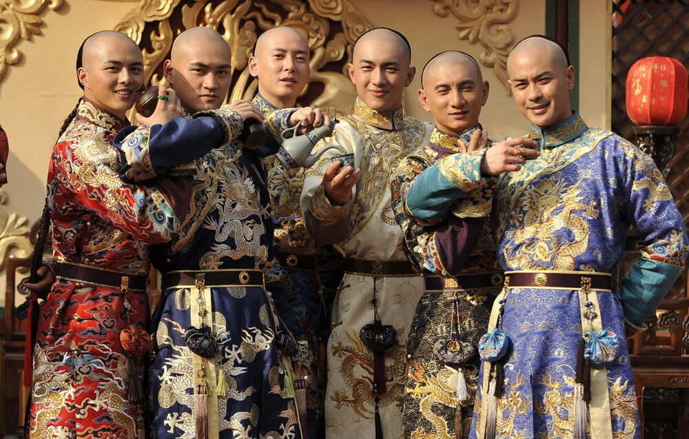 Lâm Canh Tân: Từ nam thần màn ảnh đến “badboy” tình trường Bo bo kinh tam da giup lam canh tan noi tieng khap chau a e1609481333982 - Lâm Canh Tân: Từ nam thần màn ảnh đến “badboy” tình trường