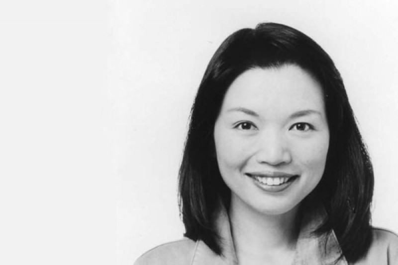 Chân dung nữ nhà văn Kazumi Yumoto