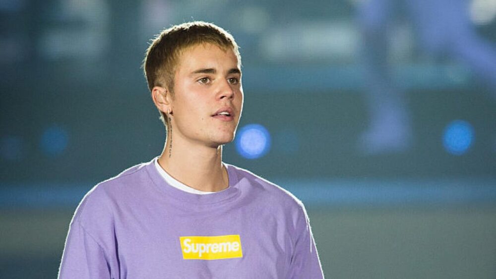 justin bieber bat dau e1611506032777 - Justin Bieber: Từ cậu bé yêu ca hát đến ngôi sao toàn cầu
