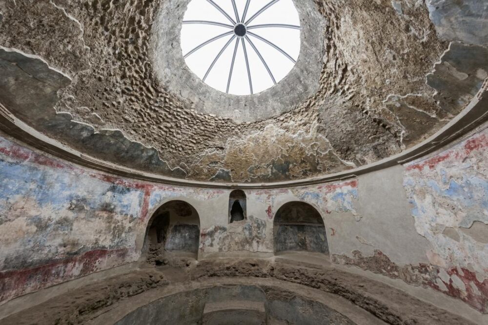 Mái vòm được dùng trong một bồn tắm La Mã