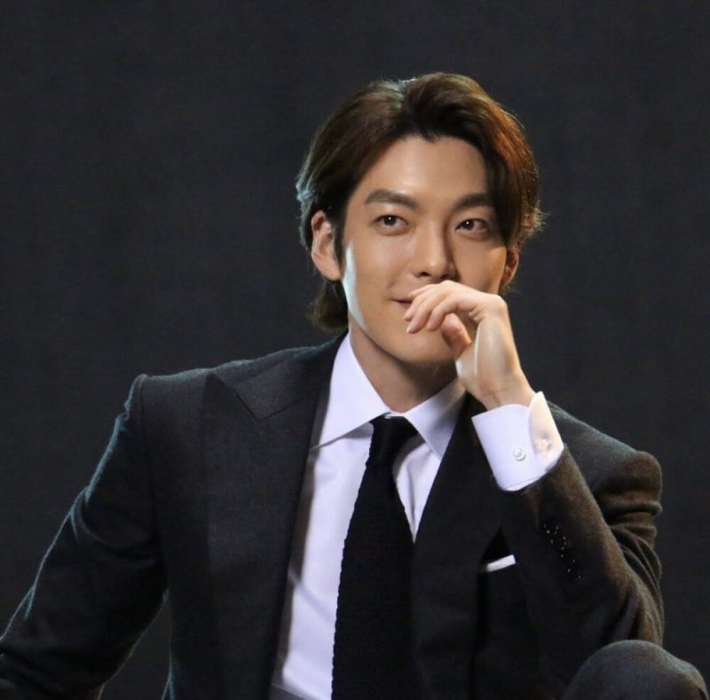 Vẻ đẹp đầy nam tính và cuốn hút của Kim Woo Bin