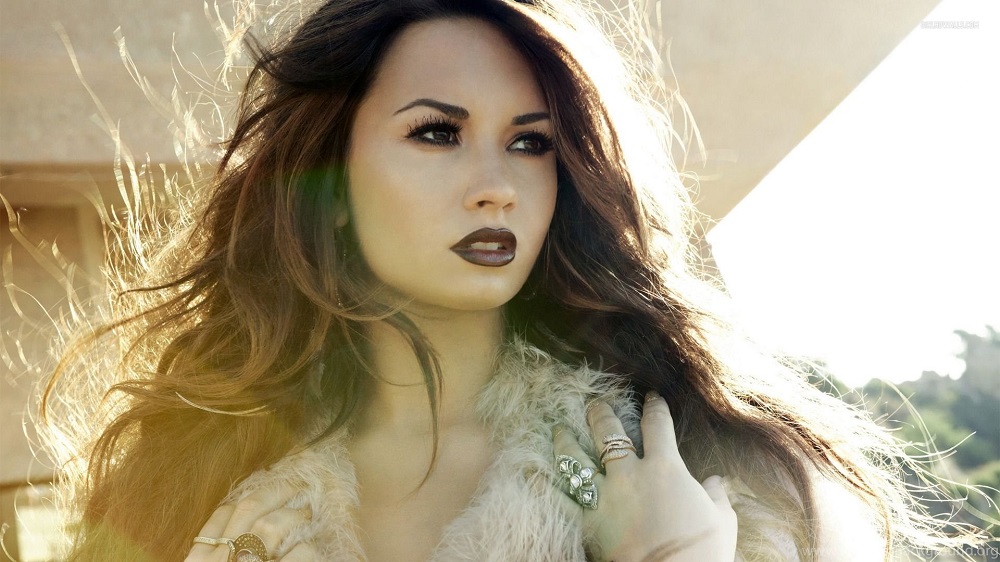 Demi Lovato làm mới phong cách với R&B trong album thứ ba