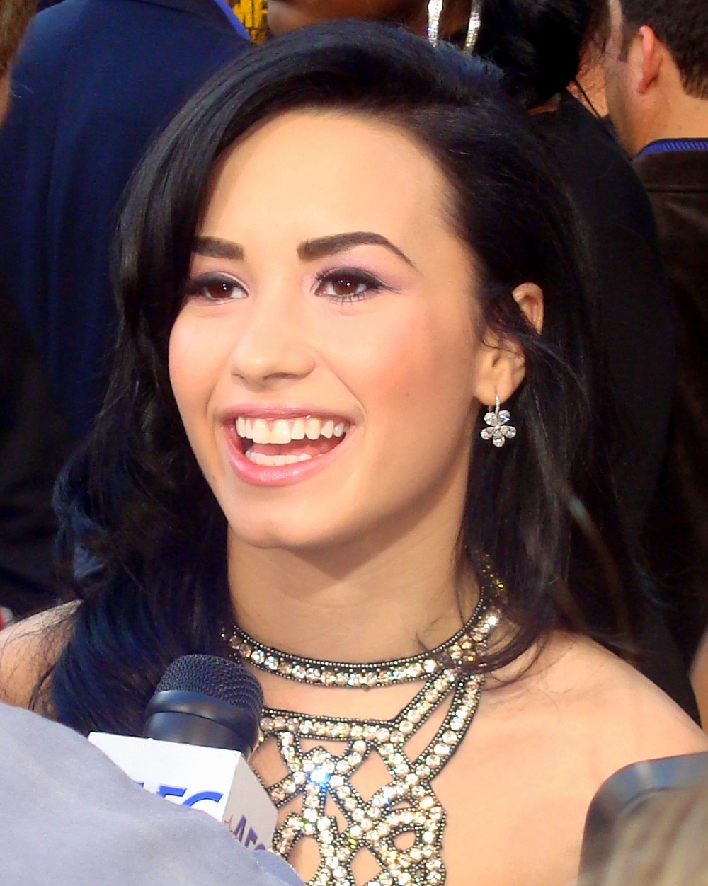 Demi Lovato 2 Cropped - Demi Lovato: Những thăng trầm tôi luyện nên một nữ chiến binh