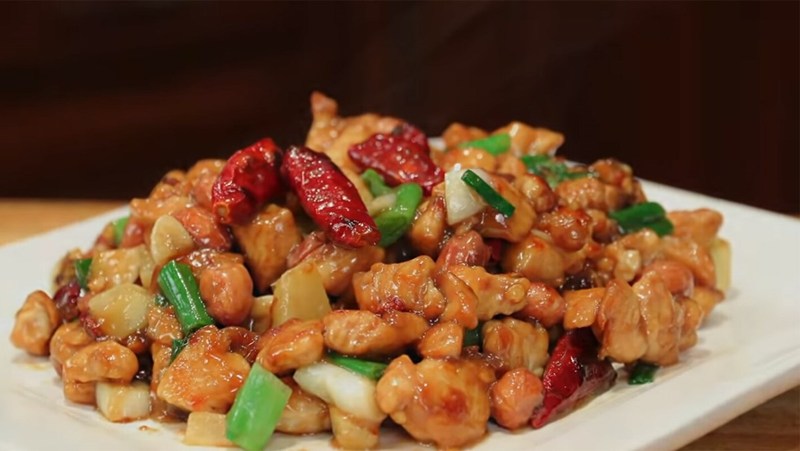 Gà Công Bảo là món ăn Trung Quốc vô cùng nổi tiếng tại phương Tây
