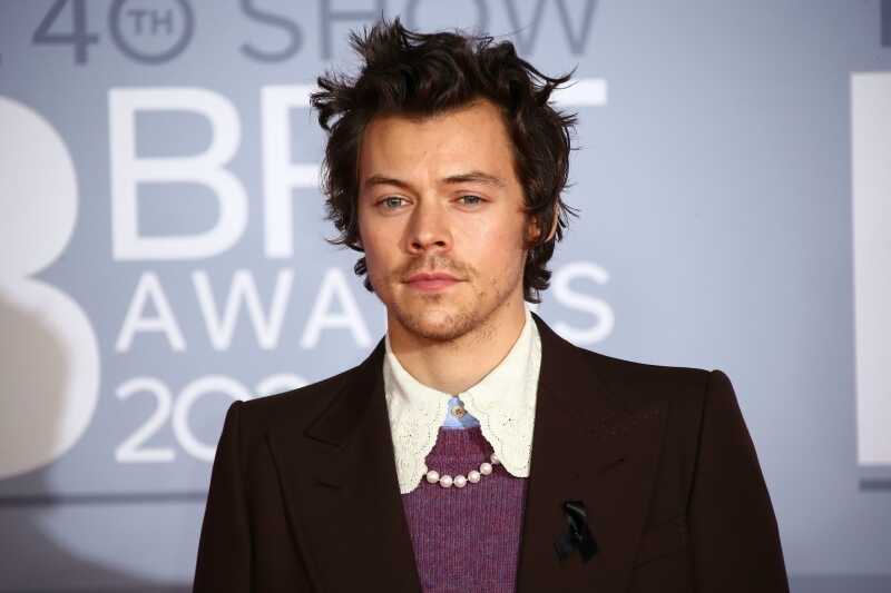 Harry Styles cắt bỏ mái tóc dài và quyên góp cho tổ chức từ thiện