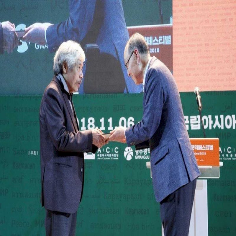 Nhà văn Bảo Ninh nhận giải thưởng văn học Châu Á