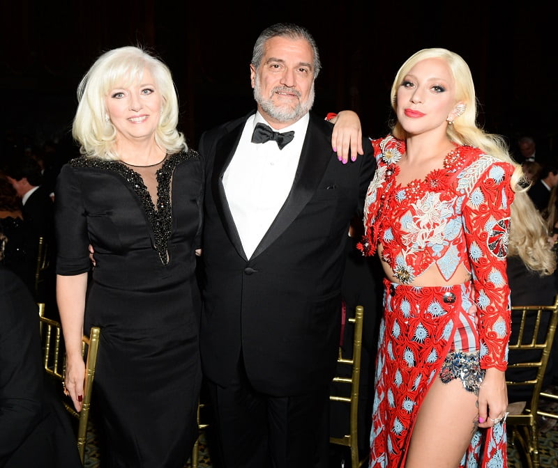 Lady Gaga cùng bố mẹ