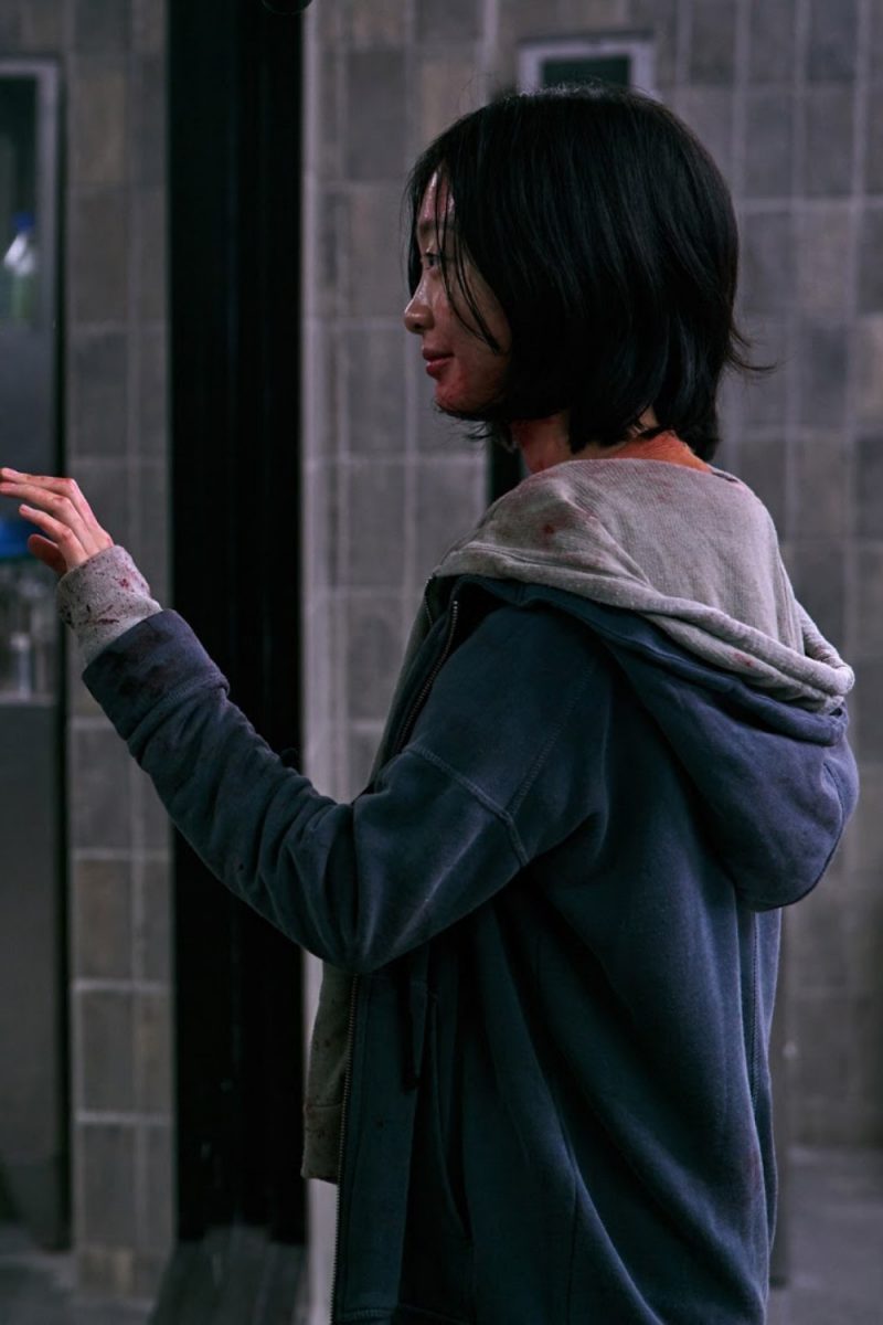 Khuôn mặt lạnh lùng của nhân vật Koo Ja Yoon trong phim Sát thủ nhân tạo (2018) 