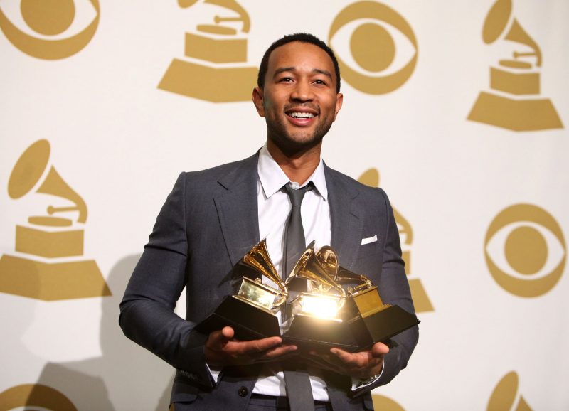 Nam ca sĩ cùng The Roots nhận giải Grammy