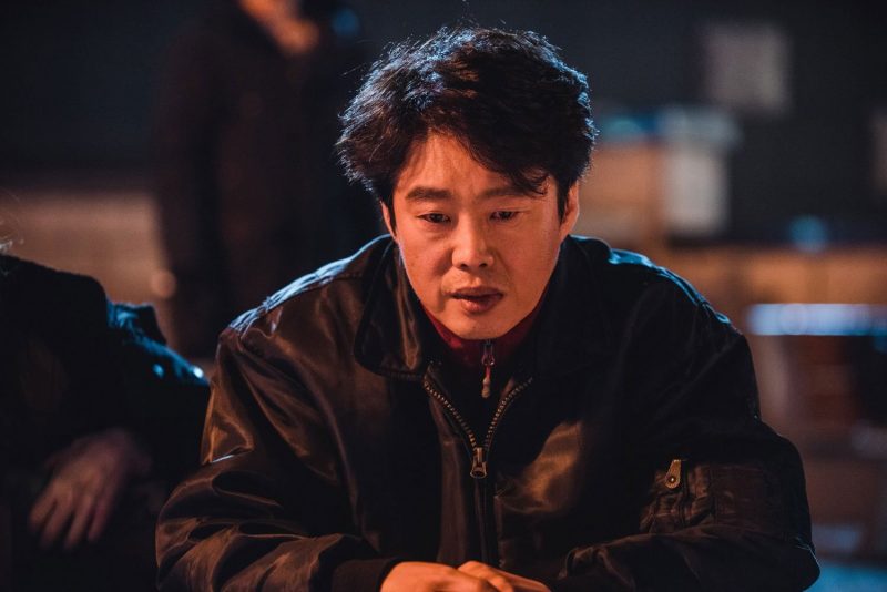 Cựu cảnh sát Ok Kook Chul đã nhập cuộc điều tra để giúp đỡ Han Seo Rin