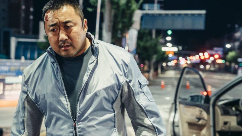 Siêu sao hành động Ma Dong-seok thủ vai kẻ trục lợi trong Đại dịch cúm