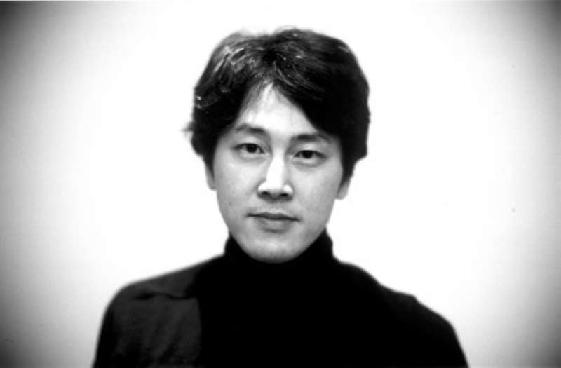 Chân dung nhà văn Ichikawa Takuji