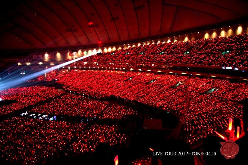 Cảnh tượng rực đỏ trong Tone Tour của TVXQ