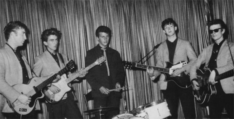 The Quarrymen (tiền thân The Beatles) khi trình diễn ở Hamburg
