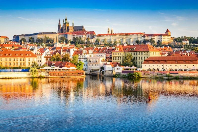 Praha: Thành phố cổ tích ngập tràn lãng mạn và bí ẩn praha hinh anh 1 e1632907235241 - Praha: Thành phố cổ tích ngập tràn lãng mạn và bí ẩn