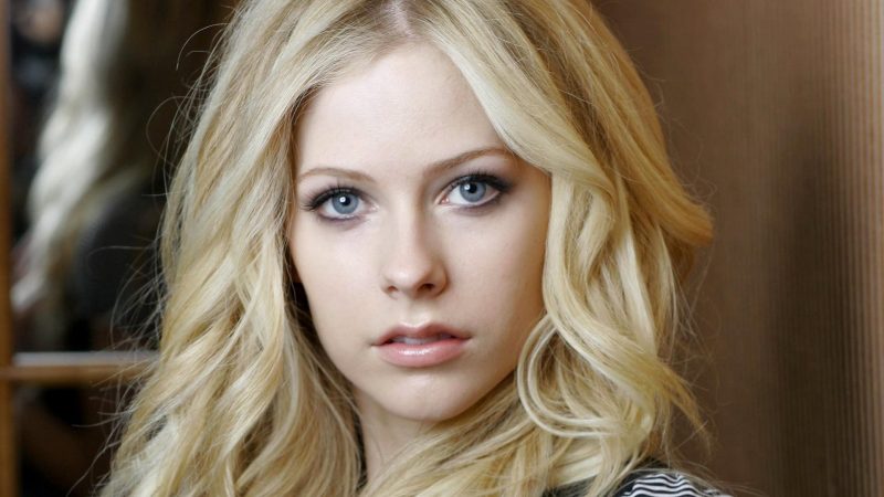 Avril Lavigne chuyển sang Pháp định cư vào cuối năm 2012