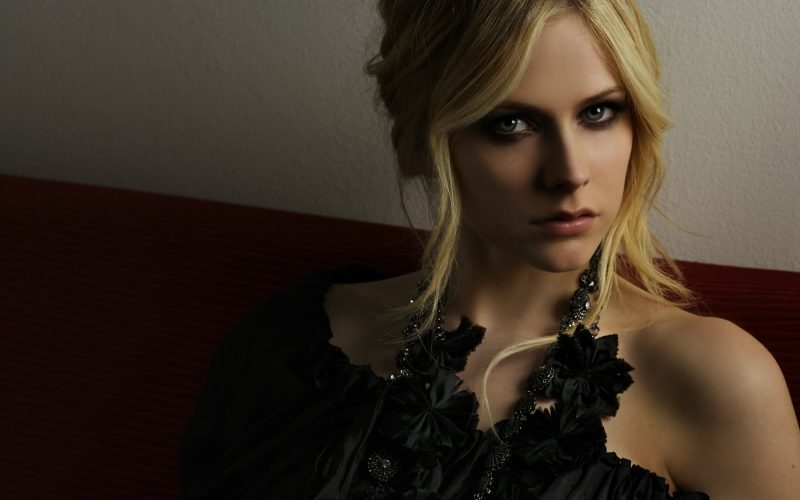 avril lavigne 27 e1642241550307 - Avril Lavigne và câu chuyện về "Công chúa Pop Punk" của thời đại