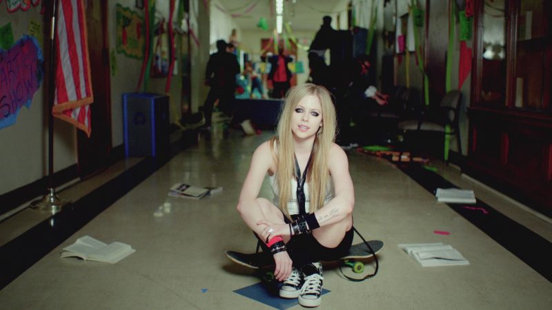 Album đã tổng hợp những hình tưởng khác nhau của Avril Lavigne