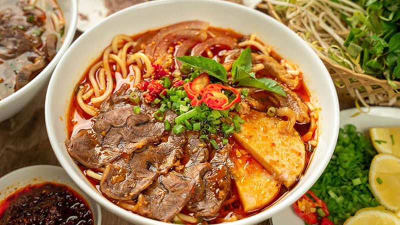 Bún bò Huế là một trong những món bún nổi tiếng nhất ở Việt Nam