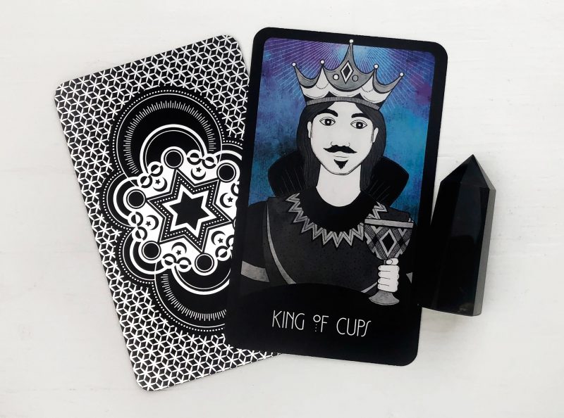 king of cups hinh anh 3 e1648748549729 - King Of Cups là gì? Ý nghĩa của lá bài King Of Cups trong Tarot