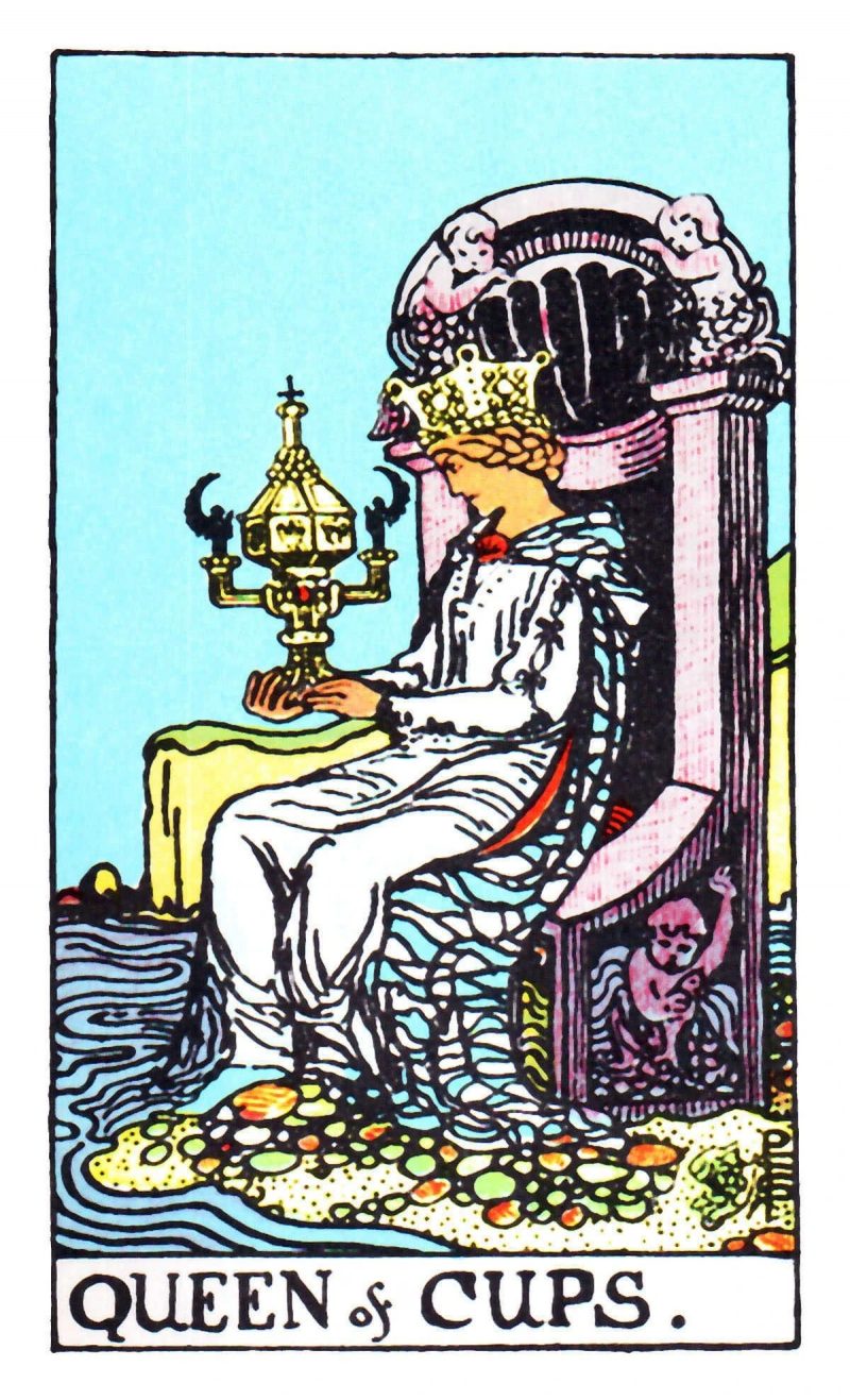 queen of cups hinh anh 5 e1648321515755 - Queen Of Cups là gì? Ý nghĩa của lá bài Queen Of Cups trong Tarot