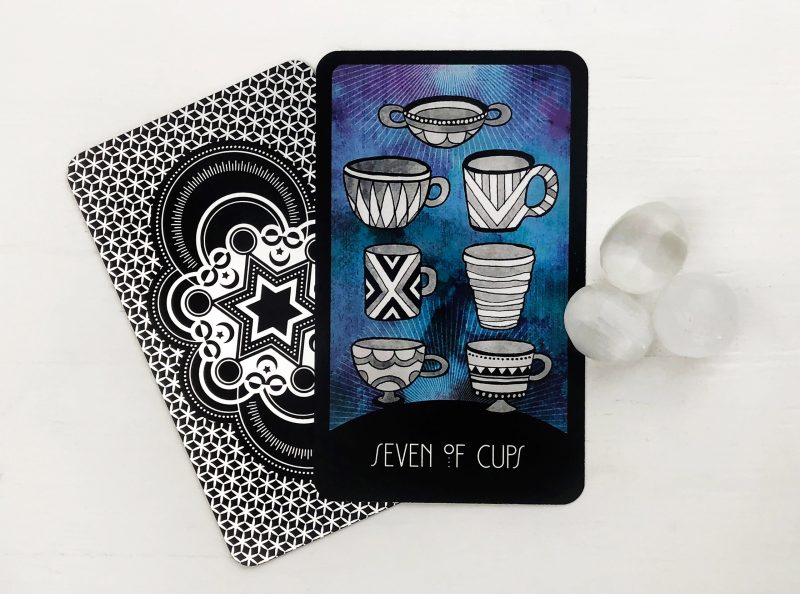 seven of cups hinh anh 1 e1648394180331 - 7 Of Cups là gì? Ý nghĩa của lá bài 7 Of Cups trong Tarot