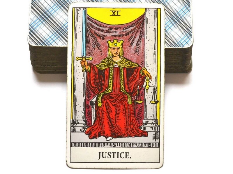 la bai justice hinh anh 3 - Justice là gì? Ý nghĩa của lá bài Justice trong Tarot