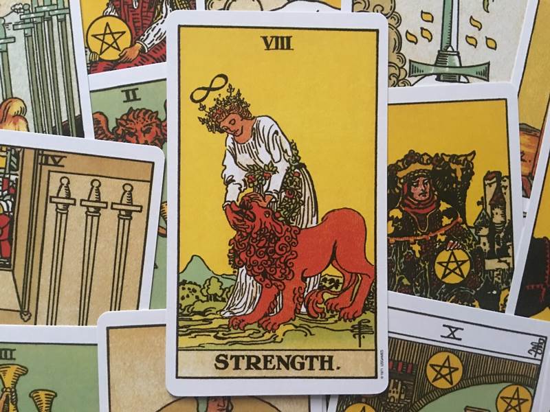 la bai strength hinh anh 2 - Strength là gì? Ý nghĩa của lá bài Strength trong Tarot