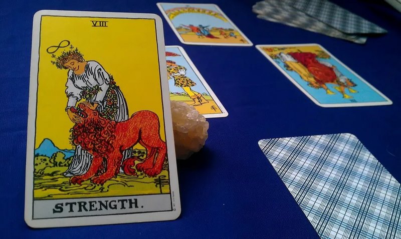 la bai strength hinh anh 5 - Strength là gì? Ý nghĩa của lá bài Strength trong Tarot