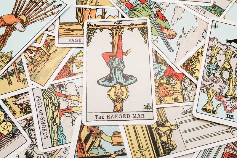 la bai the hanged man hinh anh 5 - The Hanged Man là gì? Ý nghĩa của lá bài The Hanged Man trong Tarot