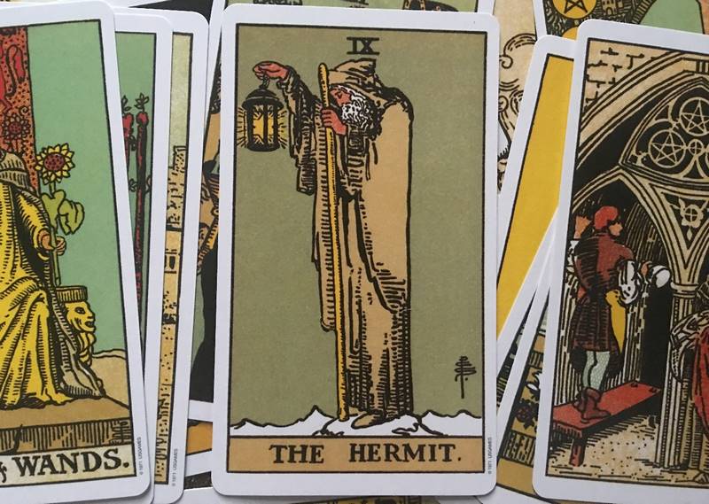 la bai the hermit hinh anh 1 - The Hermit là gì? Ý nghĩa của lá bài The Hermit trong Tarot