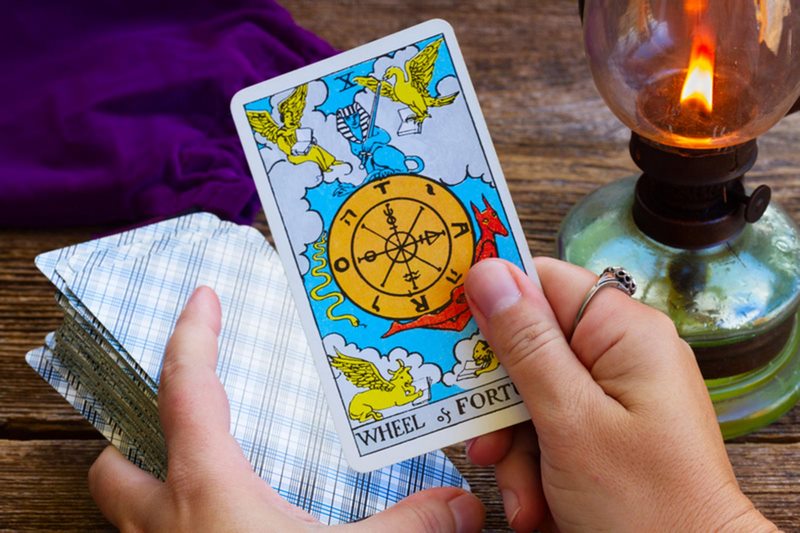 la bai wheel of fortune hinh anh 1 - Wheel of Fortune là gì? Ý nghĩa của lá bài Wheel of Fortune trong Tarot