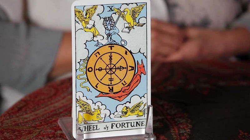 la bai wheel of fortune hinh anh 4 - Wheel of Fortune là gì? Ý nghĩa của lá bài Wheel of Fortune trong Tarot