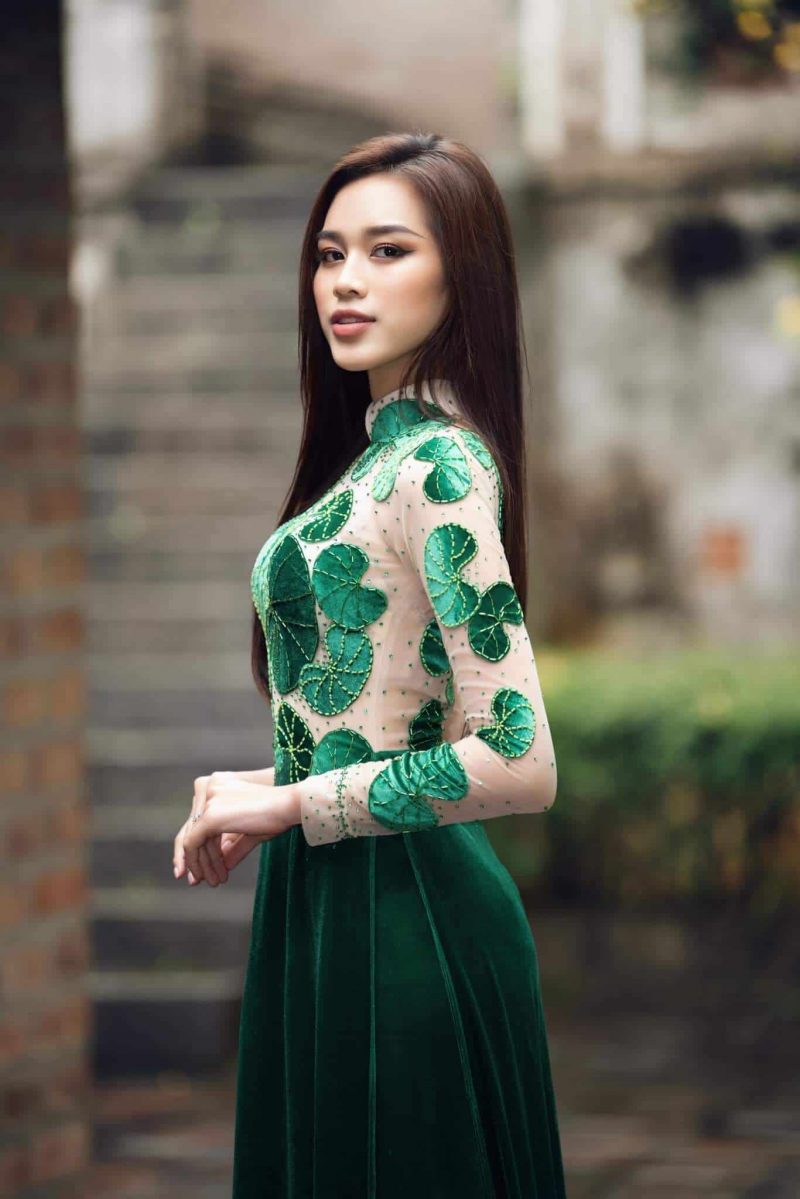 Hoa hậu Đỗ Thị Hà đã tự tin trình diễn áo dài trong cuộc thi Miss World 2021