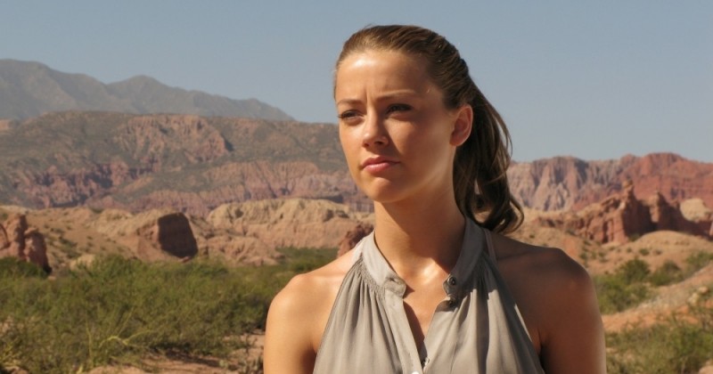Tạo hình nhân vật Stephanie do Amber Heard thủ vai trong And soon the Darkness