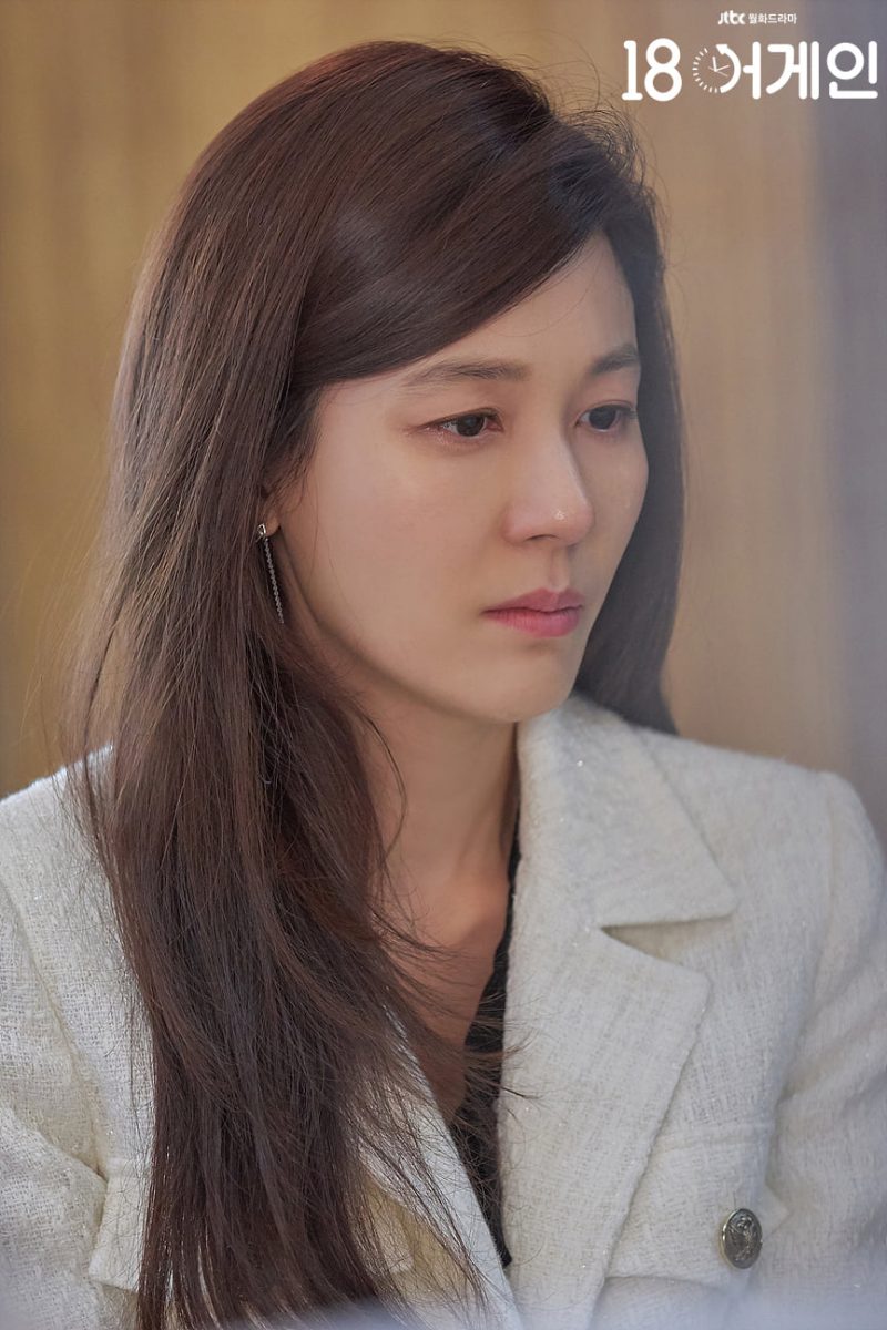 Zurück im Alter von 18 Jahren spielt die Schauspielerin die Rolle von Jung Da Jung
