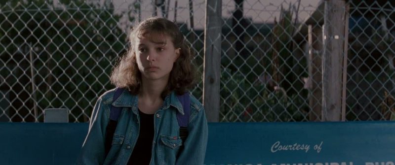 Natalie Portman trong vai cô bé Lauren Gustafson nhạy cảm, rụt rè