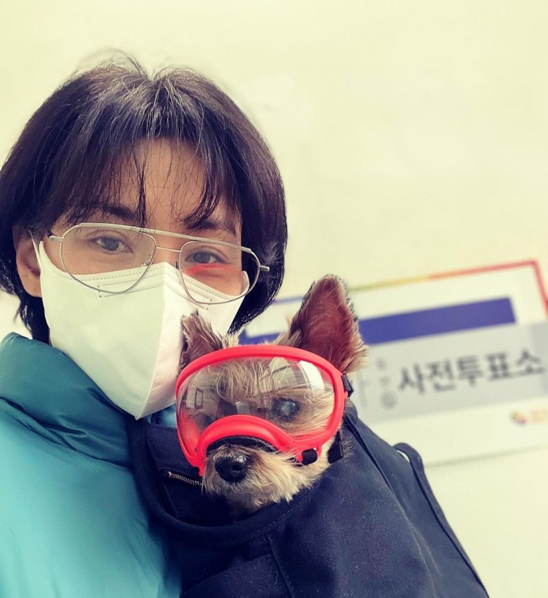 Seo Hyung rất yêu quý động vật, đặc biệt là chú cún của mình, cô thường xuyên cập nhật cuộc sống vui vẻ với thú cưng trên Instagram
