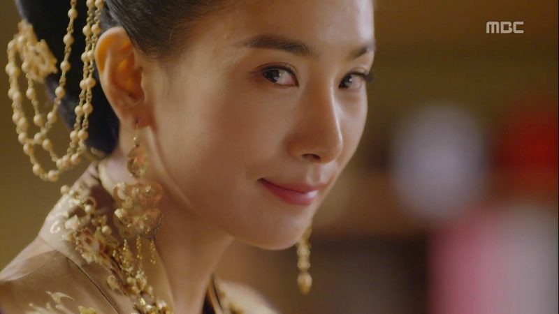 Đến năm 2013, "Ác nữ" họ Kim góp mặt trong tác phẩm cổ trang được đầu tư lớn là Hoàng Hậu Ki (Empress Ki) với vai Thái hậu Hwang