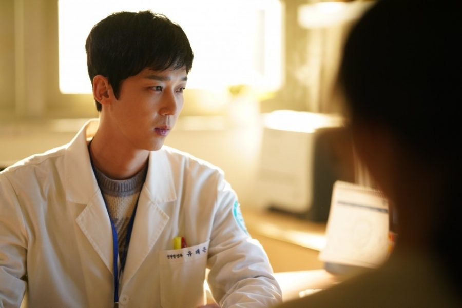 Chàng bác sĩ điển trai Yoo Tae Eun của tác phẩm Tìm em trong ký ức