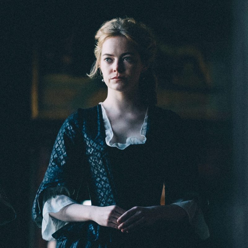 Emma Stone biến hóa đa dạng trong vai "kẻ hai mặt" Abigail